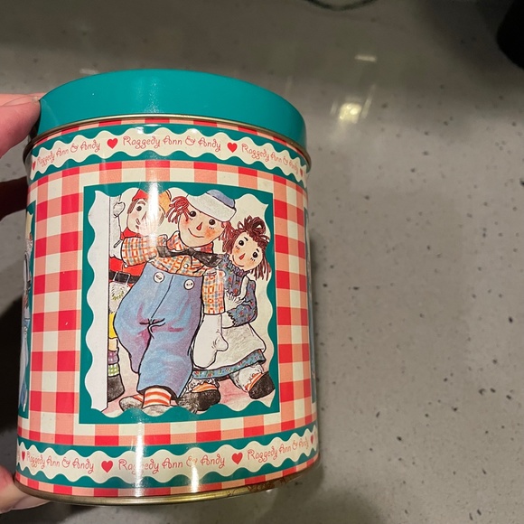 3 Raggedy Ann and Andy vintage tin containers - Picture 6 of 8